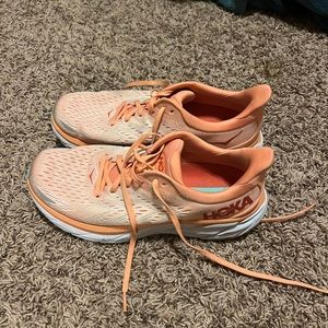 Hoka Women’s Clifton 8 size 9.5